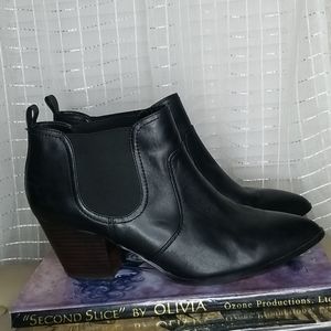 Bella Vita Ankle Booties Pointed Toe Sz12w